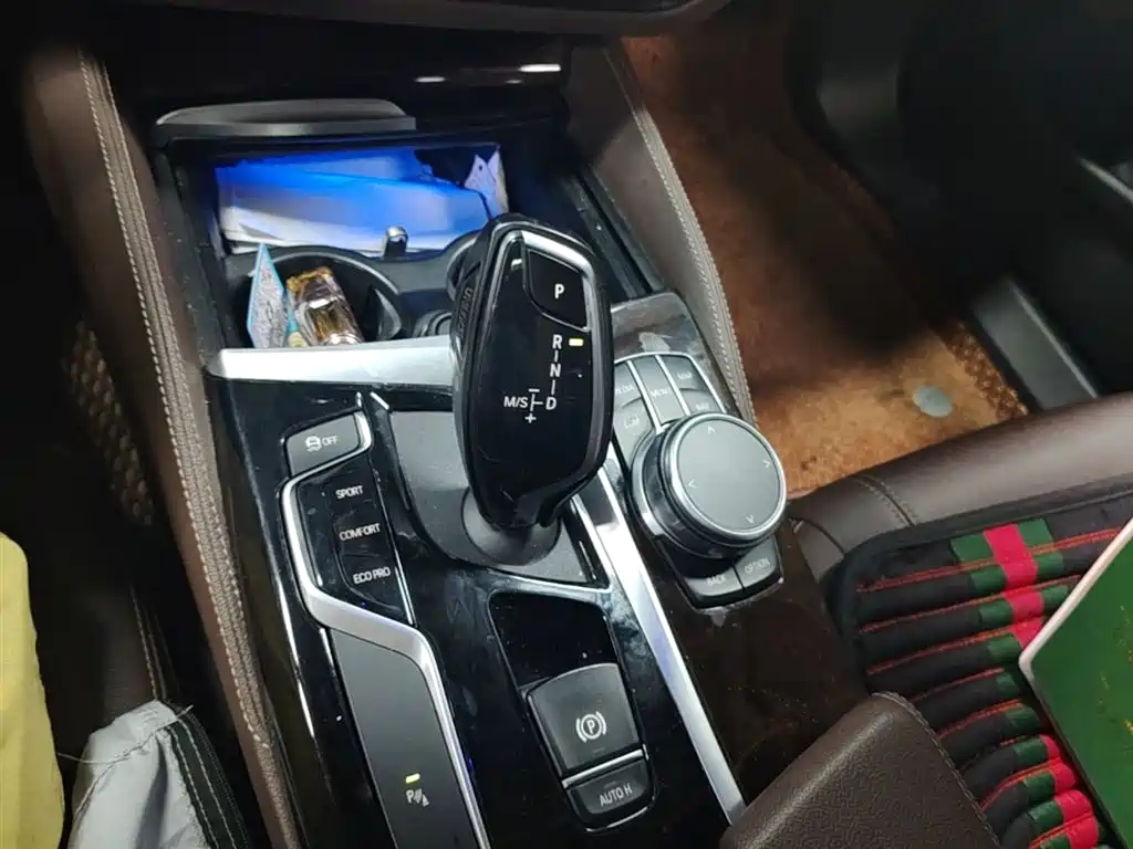 BMW 5 Series 2019 — фото 13
