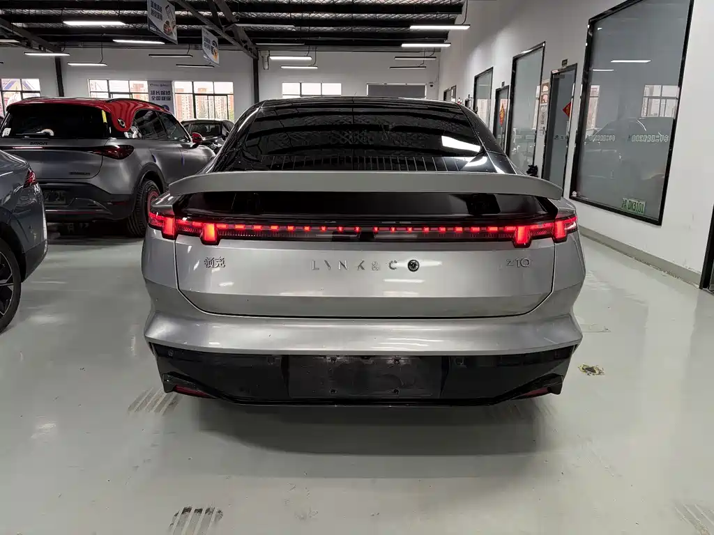 Lynk & Co Z10 2024