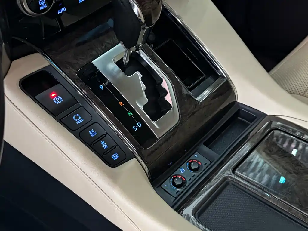 Toyota Alphard 2022 — фото 4