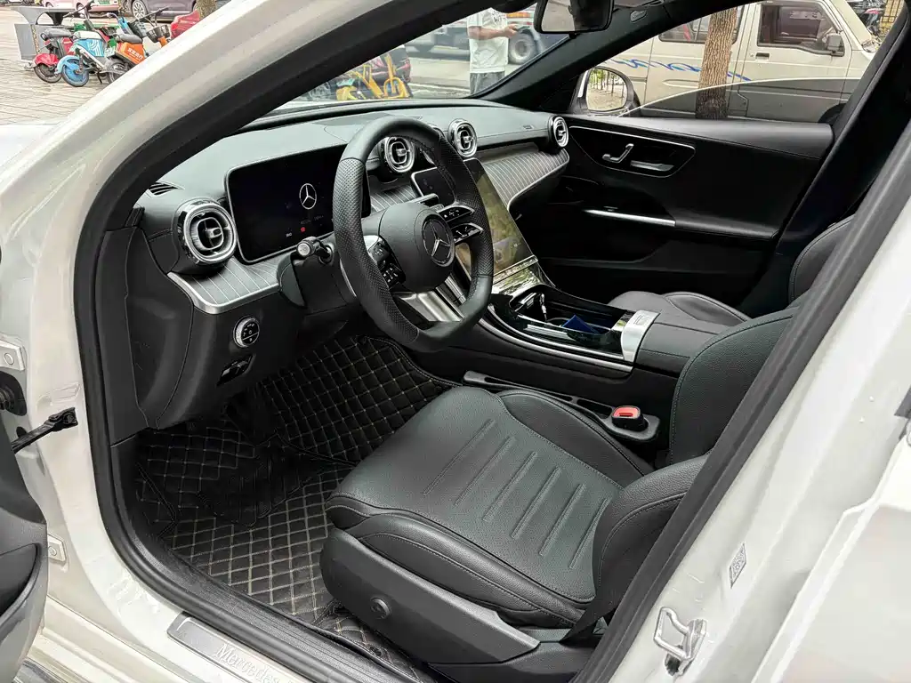 Mercedes-Benz C-Class 2023 — фото 4