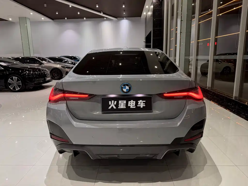 BMW i4 2025 — фото 9