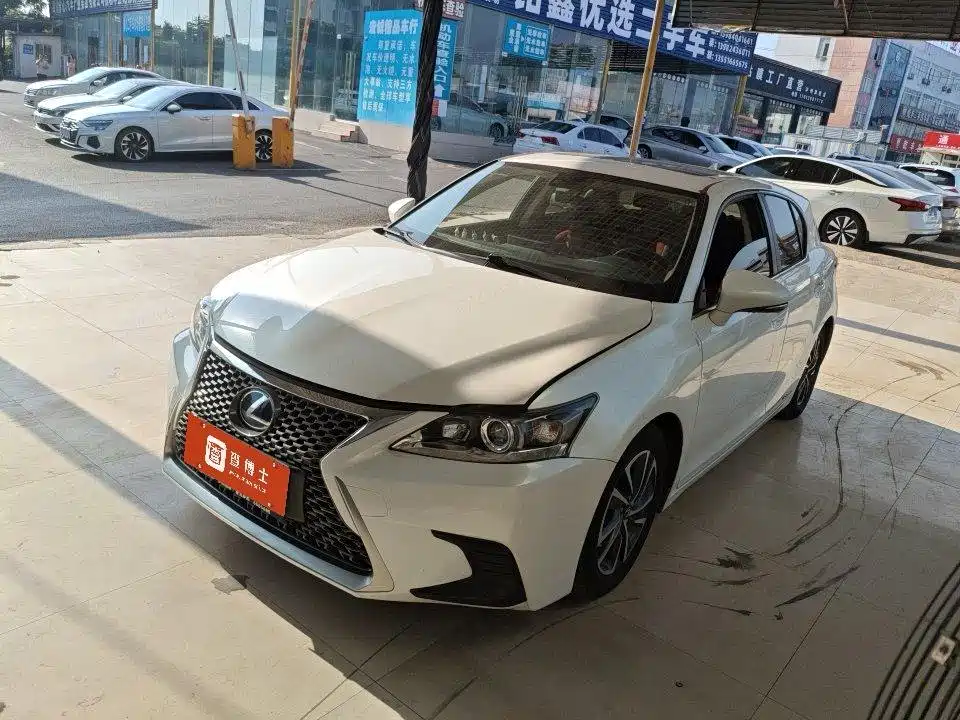Lexus CT 2019 — фото 1