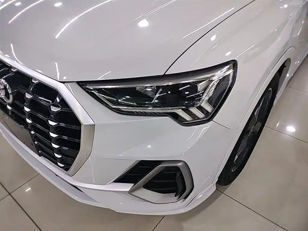 Audi Q3 2020 — фото 24