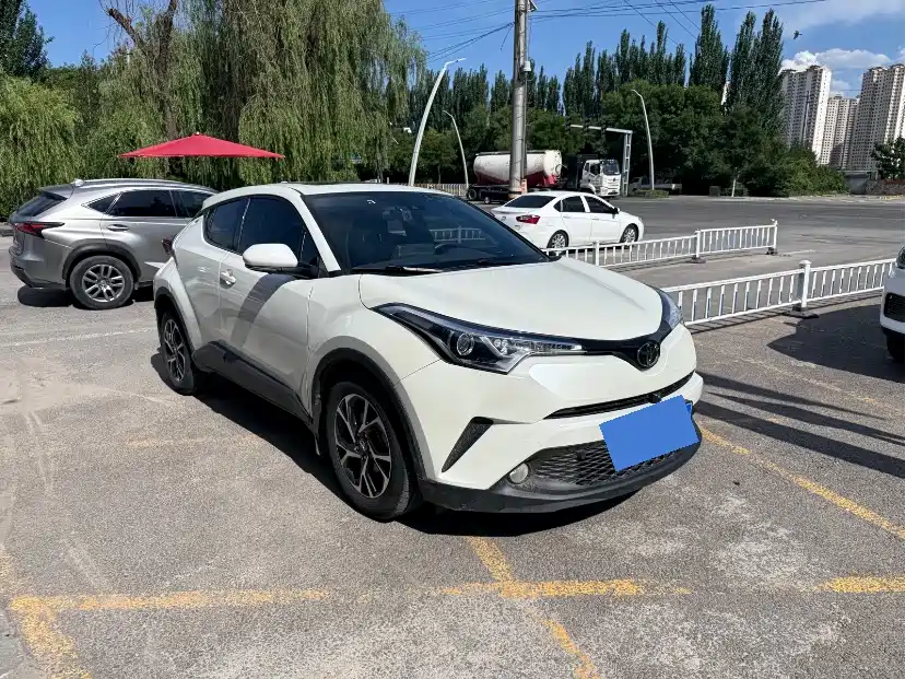 Toyota C-HR 2020 — фото 3