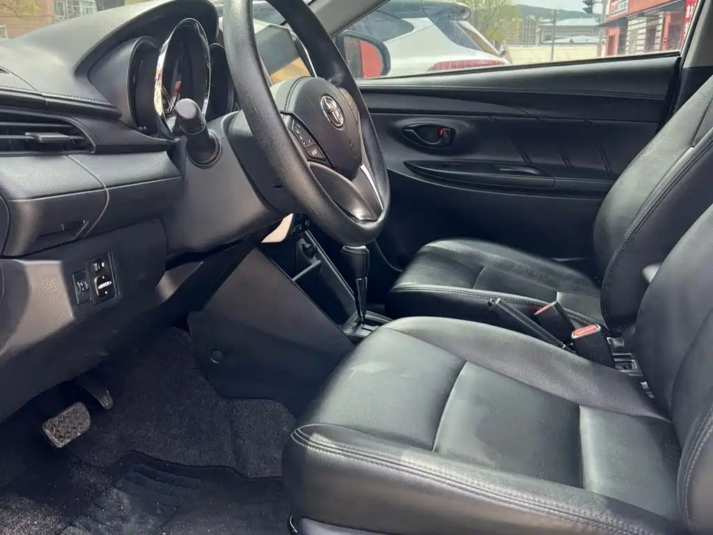 Toyota Yaris L 2022 — фото 8