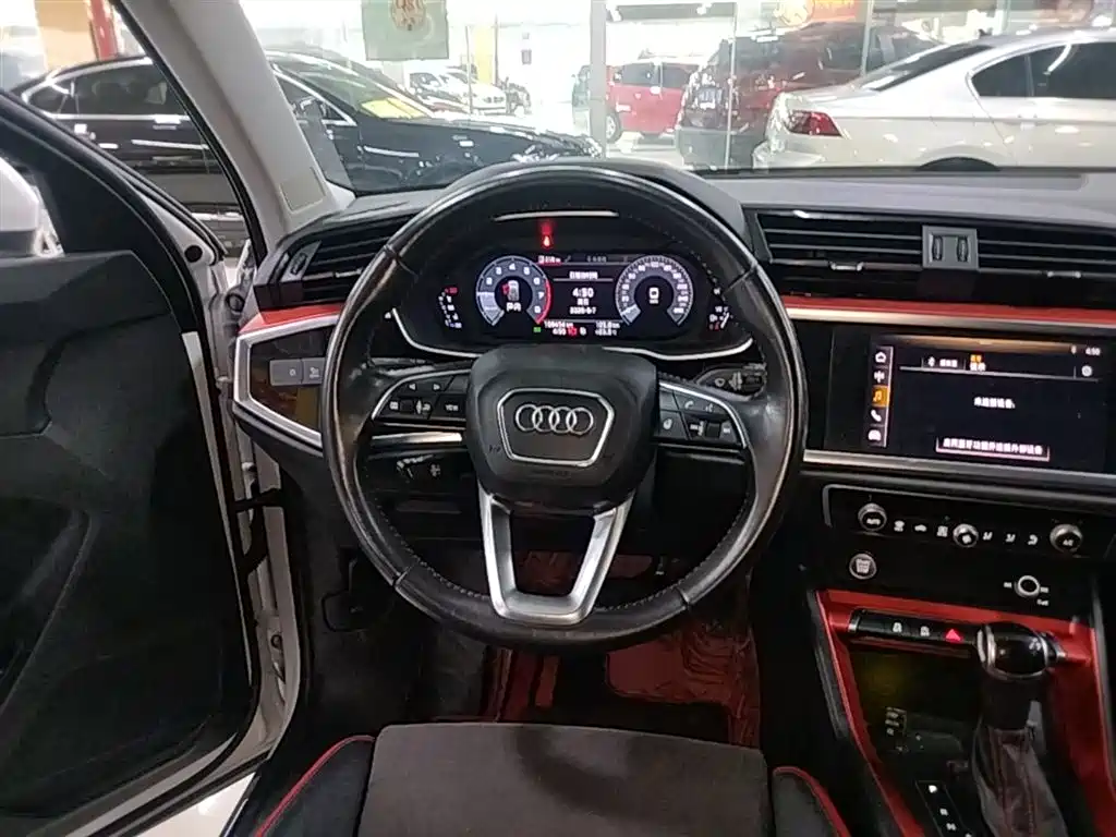 Audi Q3 2020 — фото 11