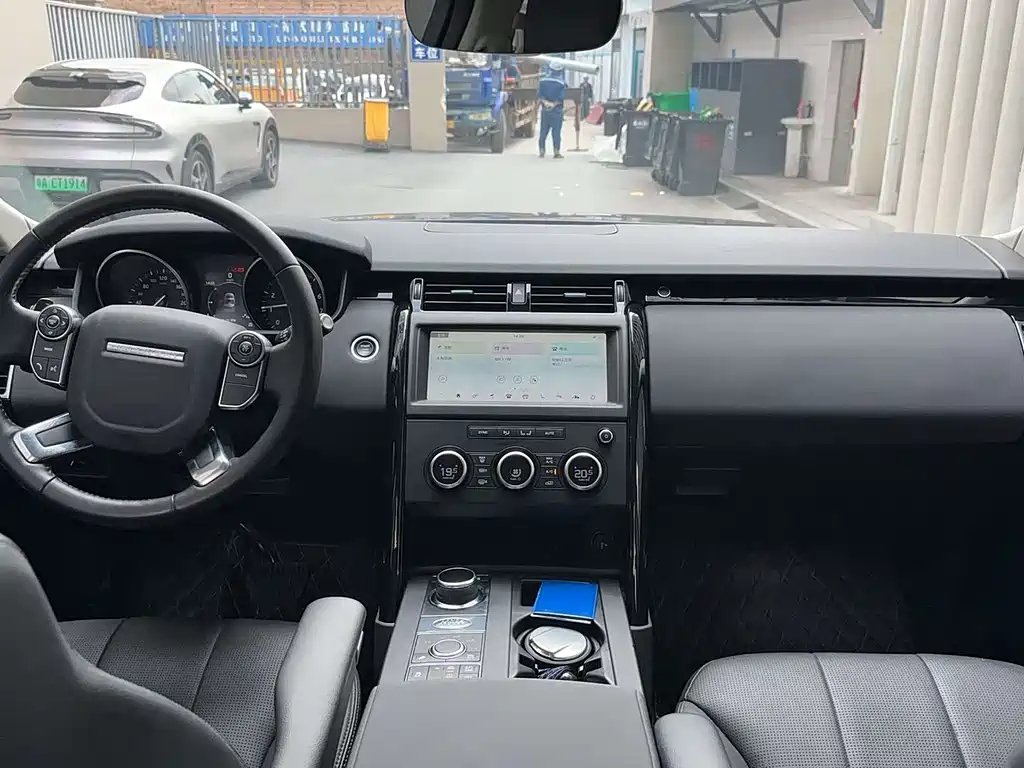 Land Rover Discovery 2019 — фото 12