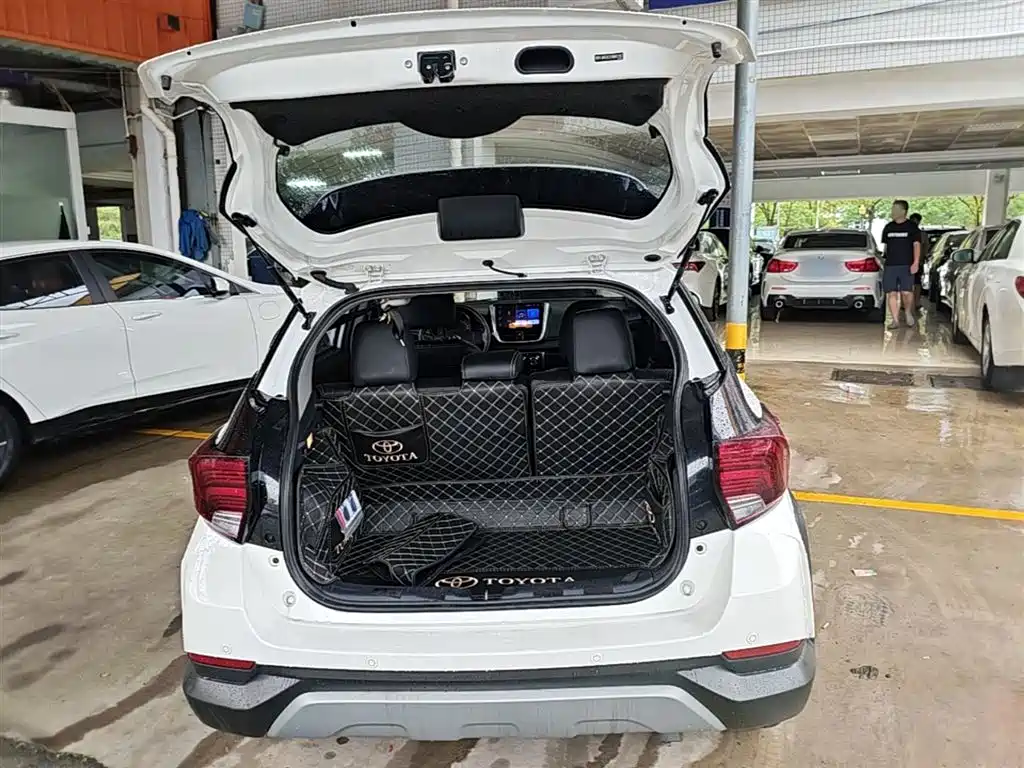 Toyota Yaris L 2021 — фото 19