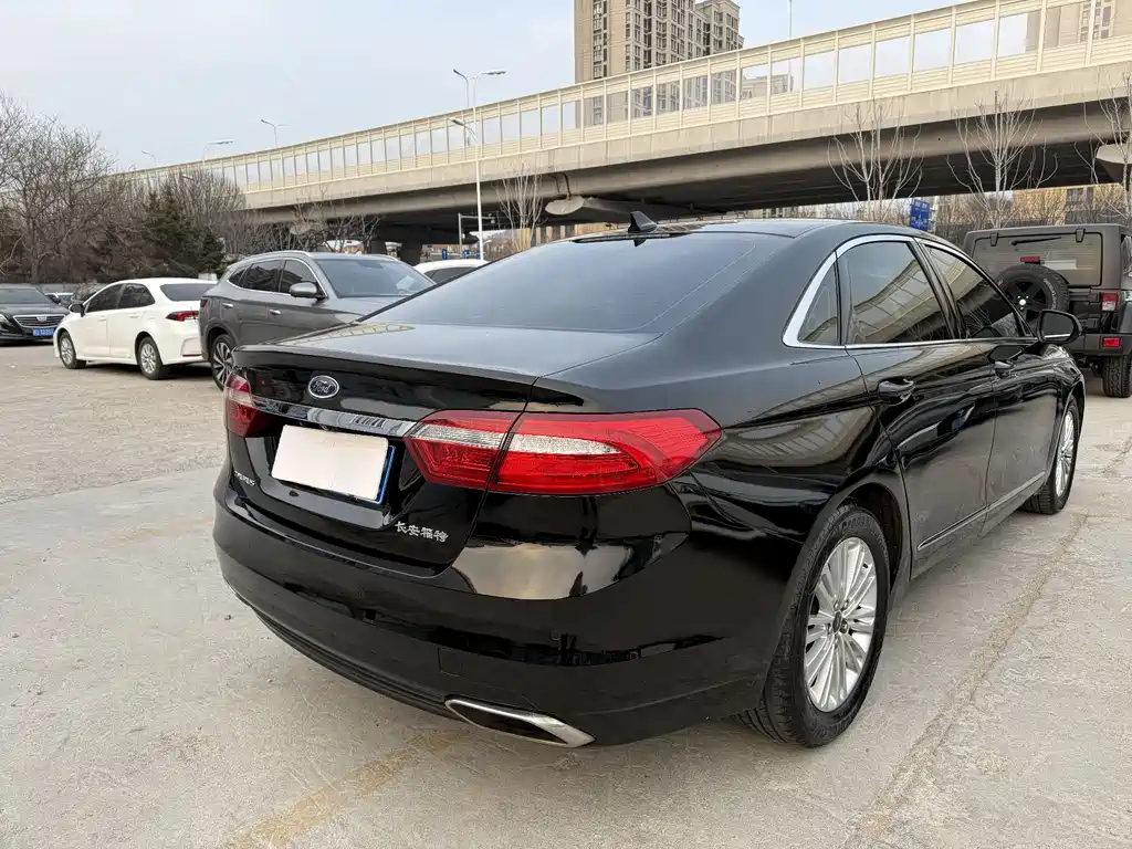 Ford Taurus 2019 — фото 11