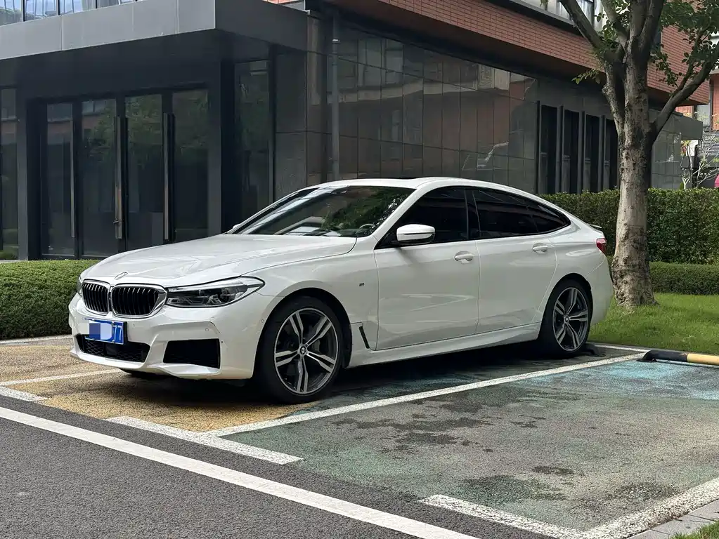 BMW 6 Series GT 2018 — фото 1