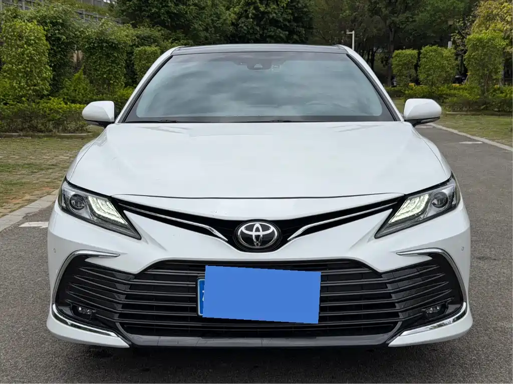 Toyota Camry 2022 — фото 2