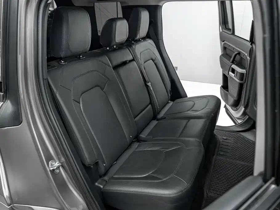 Land Rover Defender 2024 — фото 22