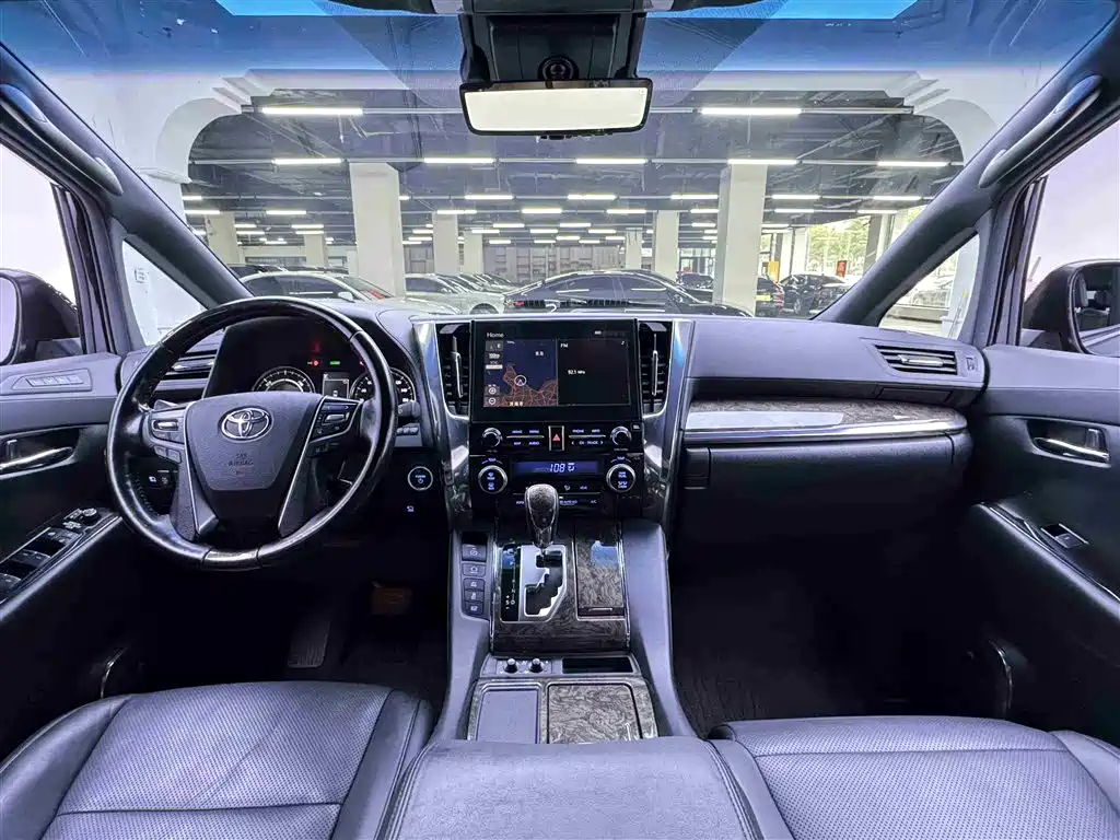 Toyota Alphard 2021 — фото 18