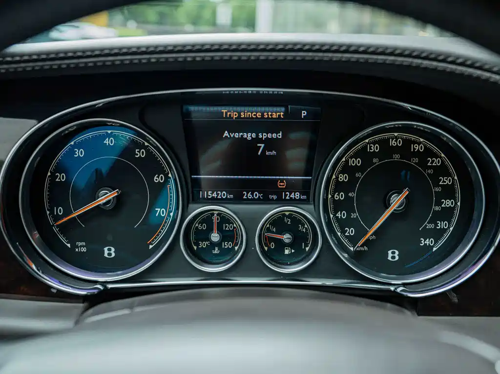 Bentley Flying Spur 2017 — фото 14