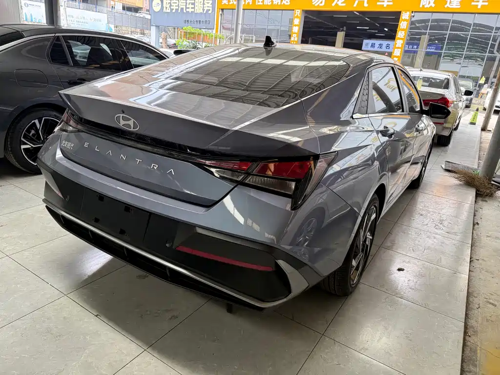 Hyundai Elantra 2024