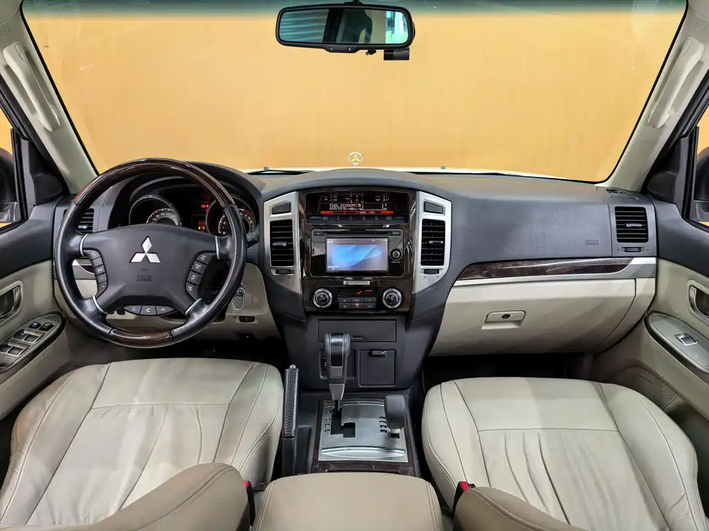 Mitsubishi Pajero 2019 — фото 17