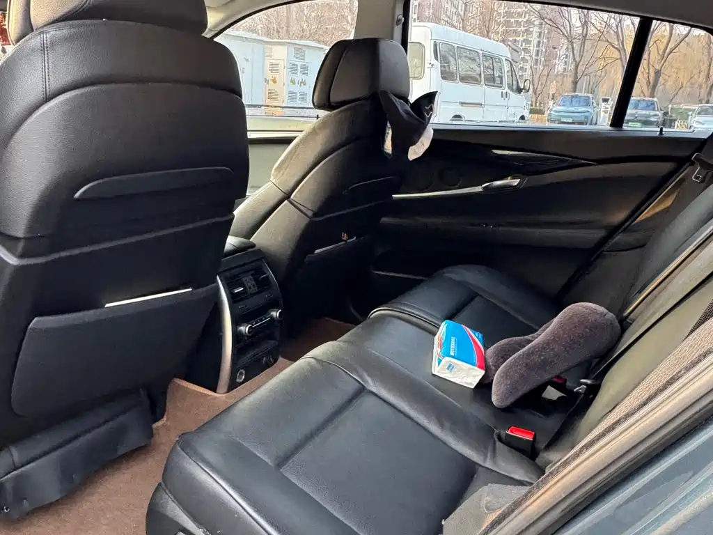 BMW 5 Series GT 2012 — фото 14