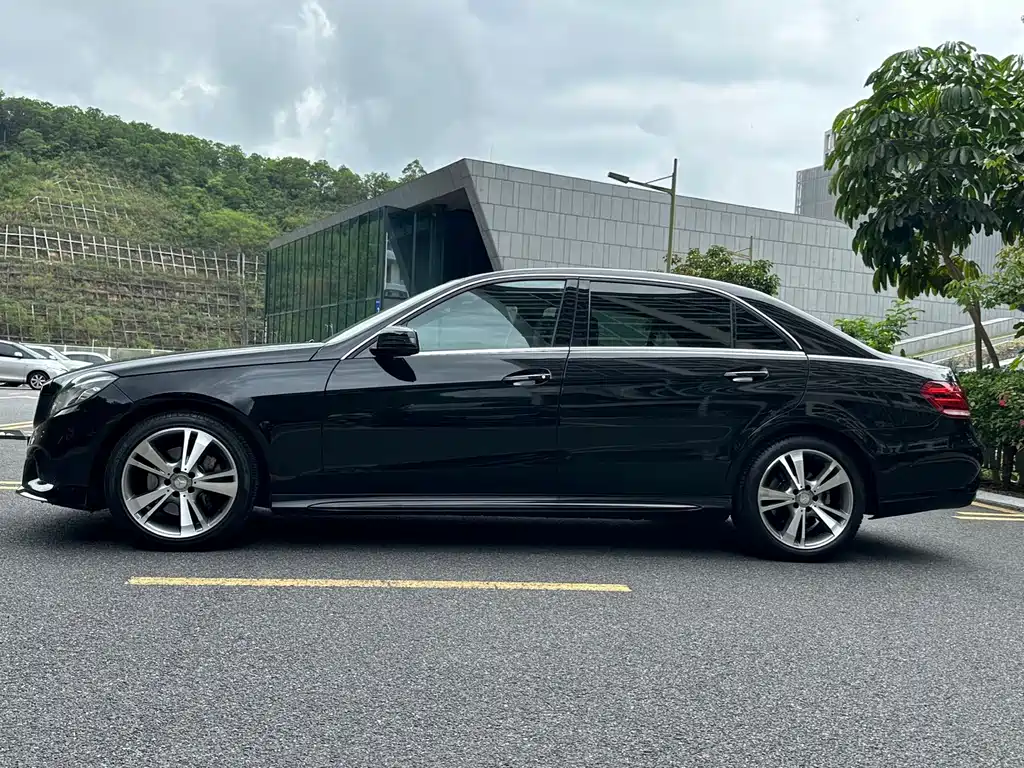 Mercedes-Benz E-Class 2015 — фото 15