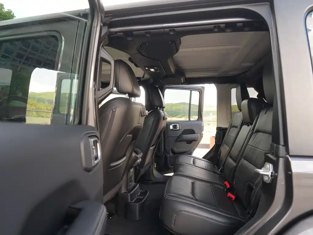 Jeep Wrangler 2018 — фото 11