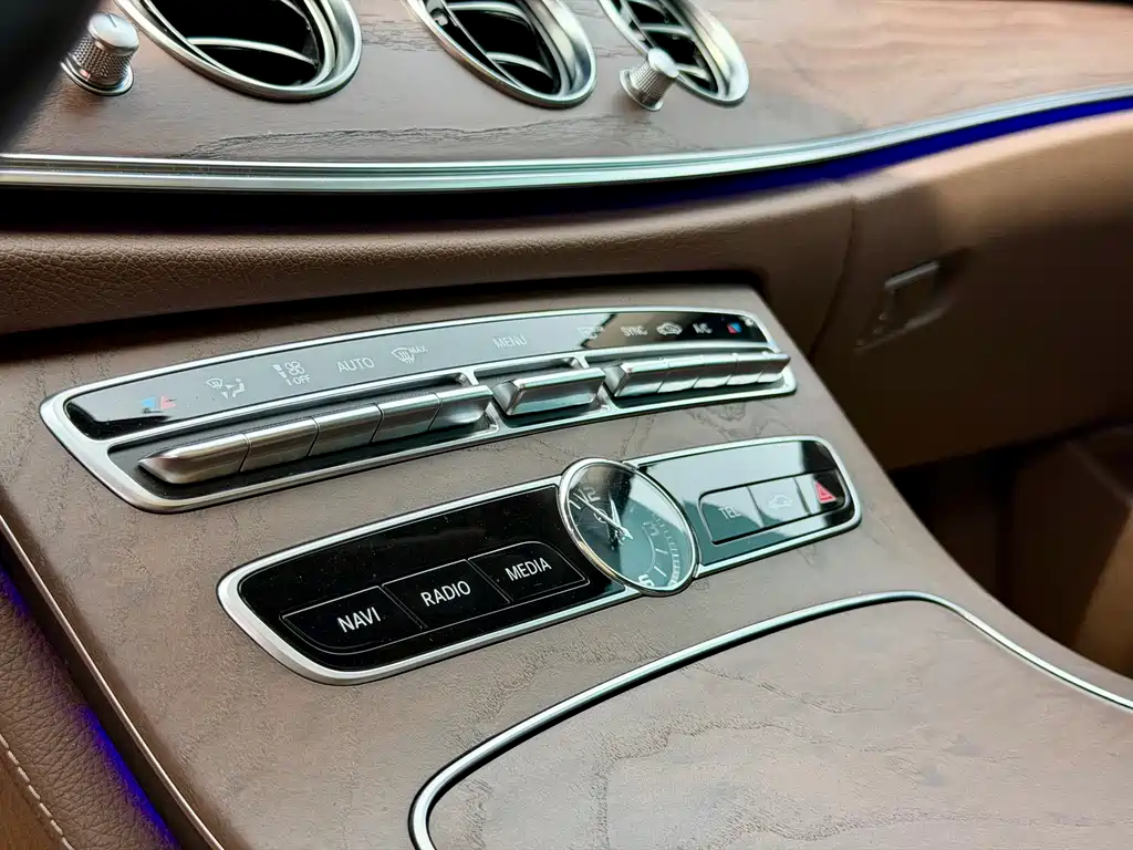 Mercedes-Benz E-Class 2020 — фото 14