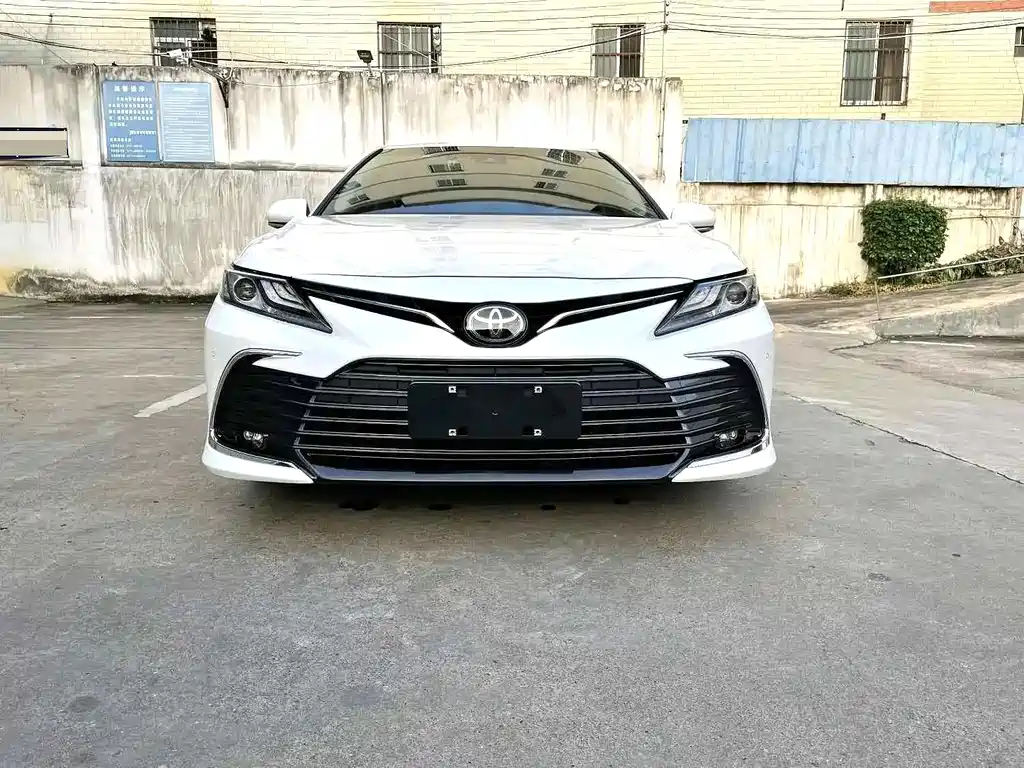 Toyota Camry 2023 — фото 3