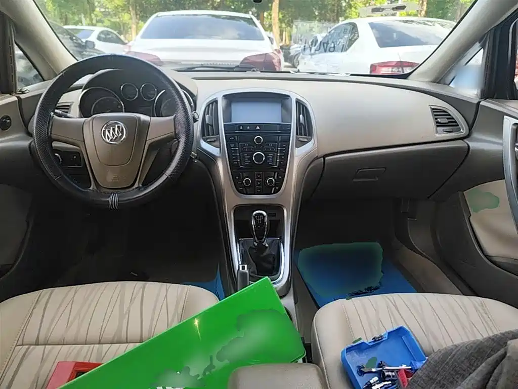Buick Excelle 2015 — фото 10