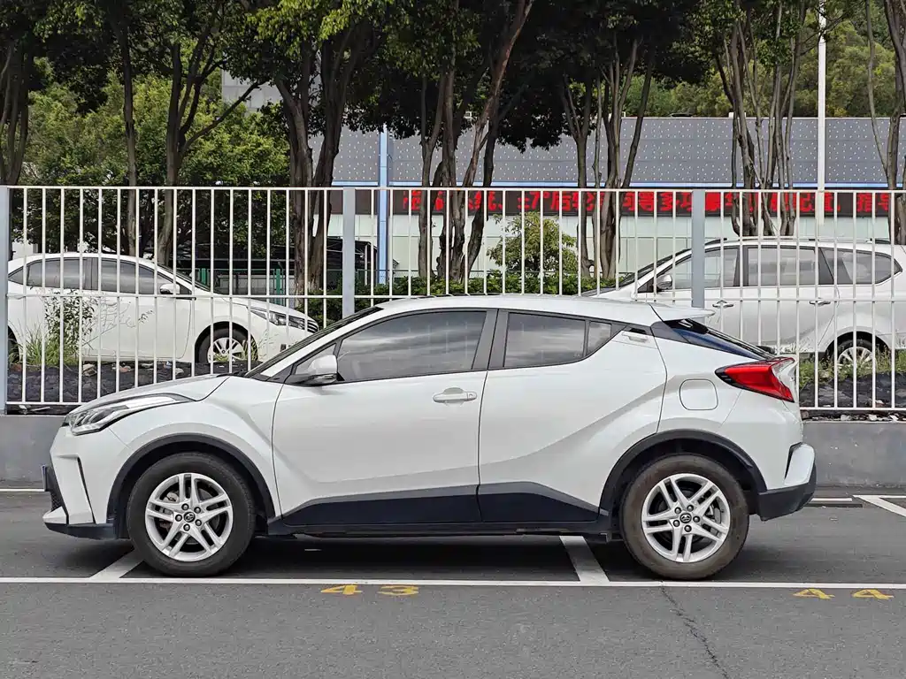 Toyota C-HR 2021 — фото 3