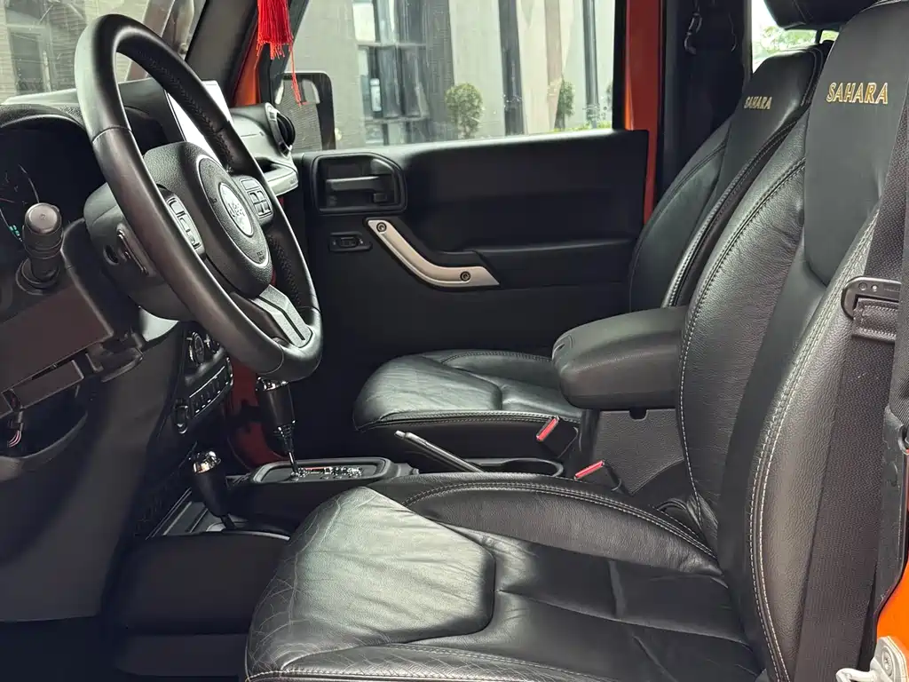 Jeep Wrangler 2013 — фото 12