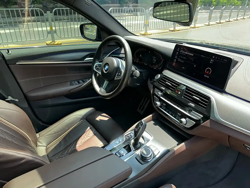 BMW 5 Series 2022 — фото 16