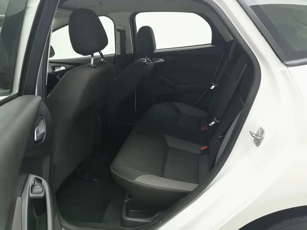 Ford Focus 2014 — фото 15