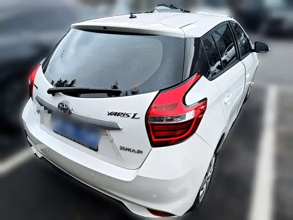 Toyota Yaris L 2018 — фото 12