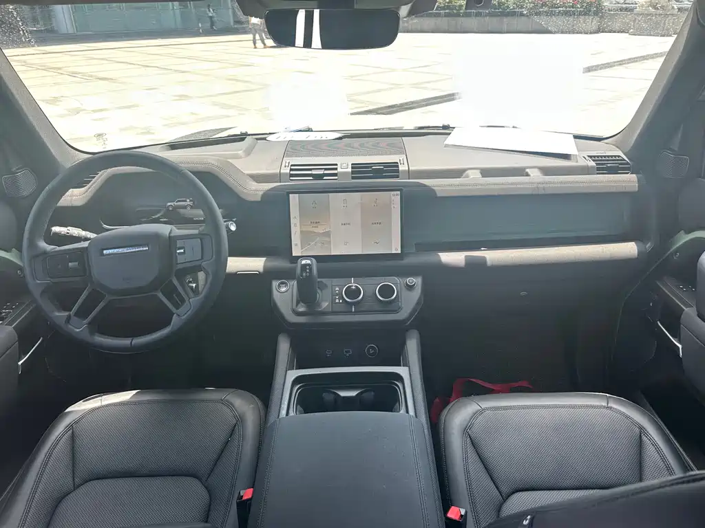 Land Rover Defender 2023 — фото 10