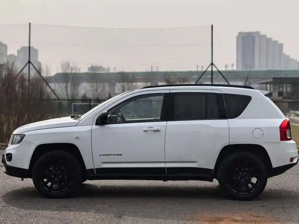 Jeep Compass 2013 — фото 3