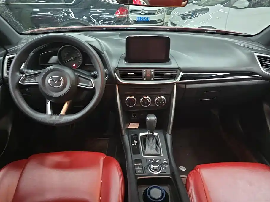Mazda CX-4 2019 — фото 12