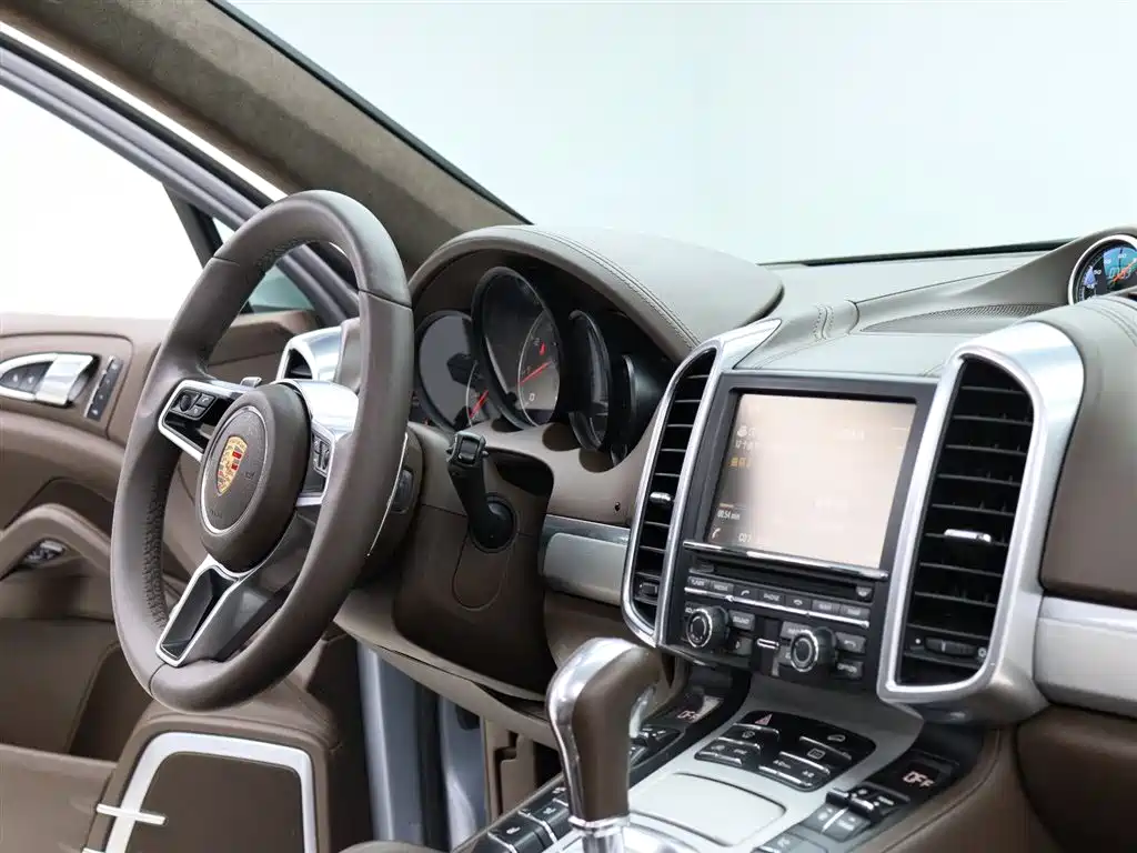 Porsche Cayenne 2015 — фото 16
