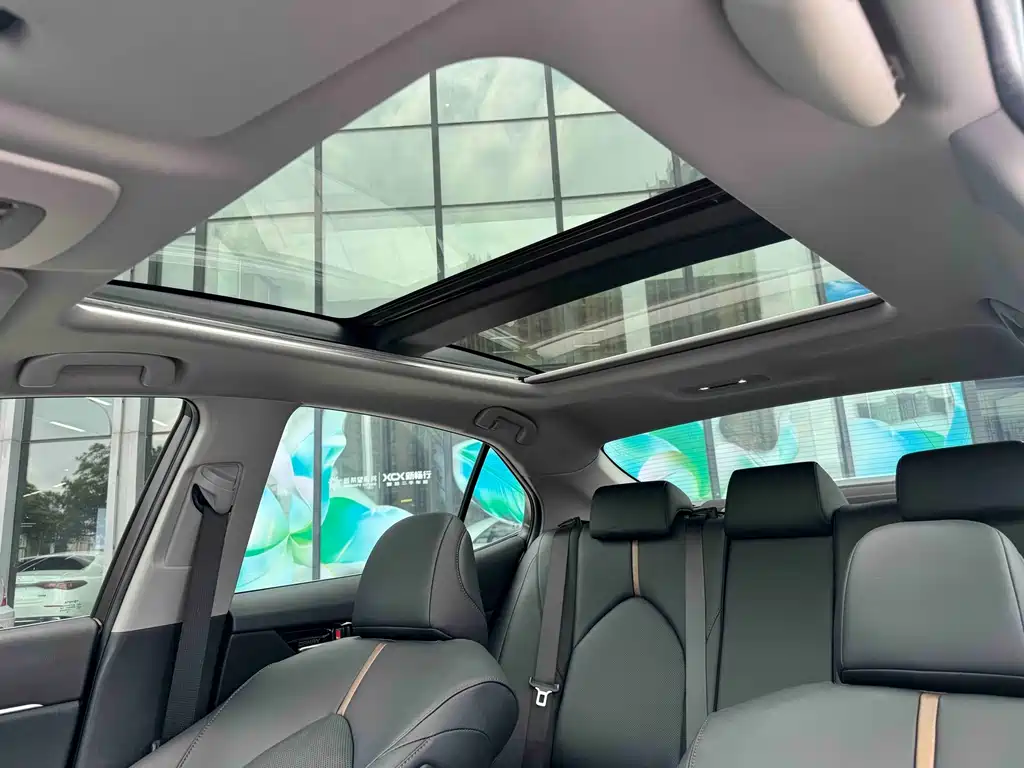 Toyota Camry 2020 — фото 25