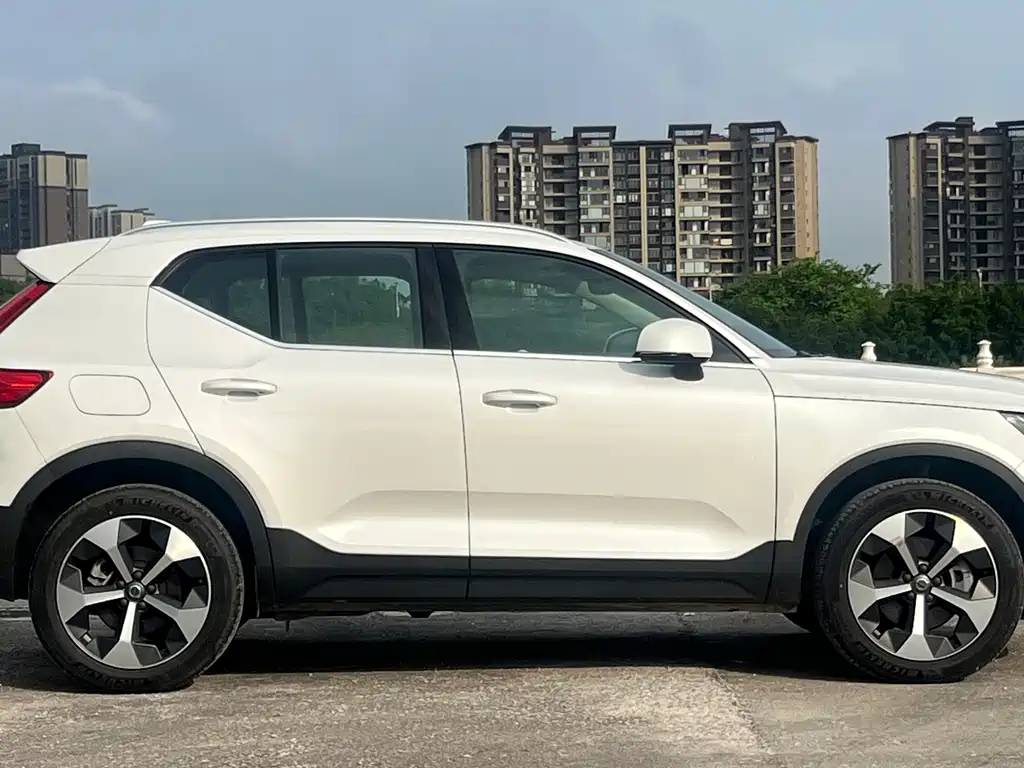 Volvo XC40 2024 — фото 4