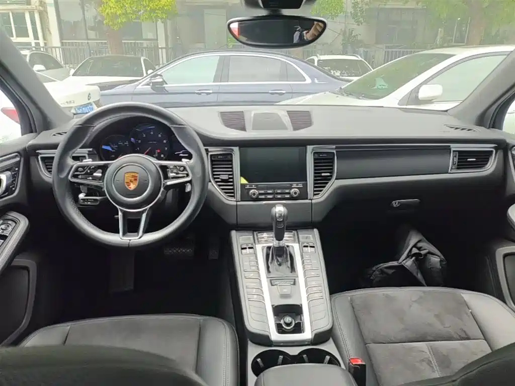 Porsche Macan 2018 — фото 10
