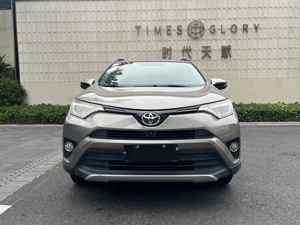 Toyota RAV4 2017 — фото 2