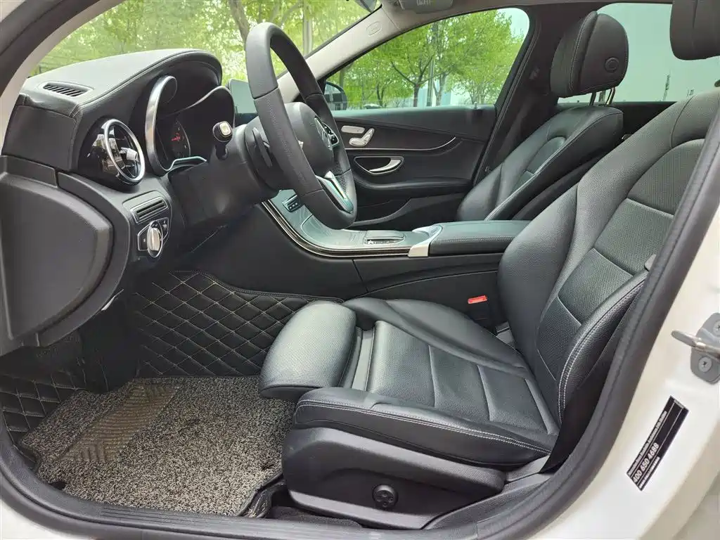 Mercedes-Benz C-Class 2018 — фото 17