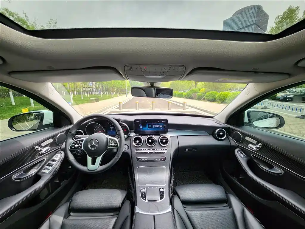 Mercedes-Benz C-Class 2018 — фото 18