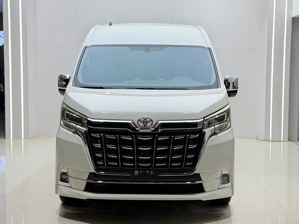 Toyota Hiace 2023 — фото 1