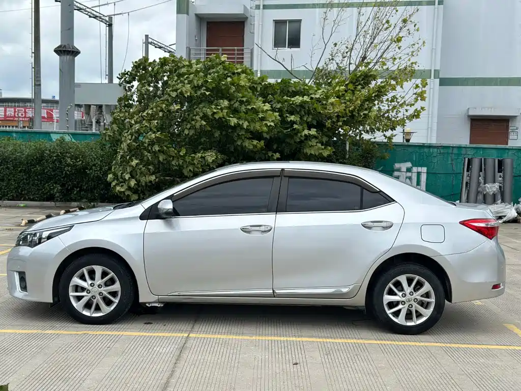 Toyota Corolla 2015 — фото 18