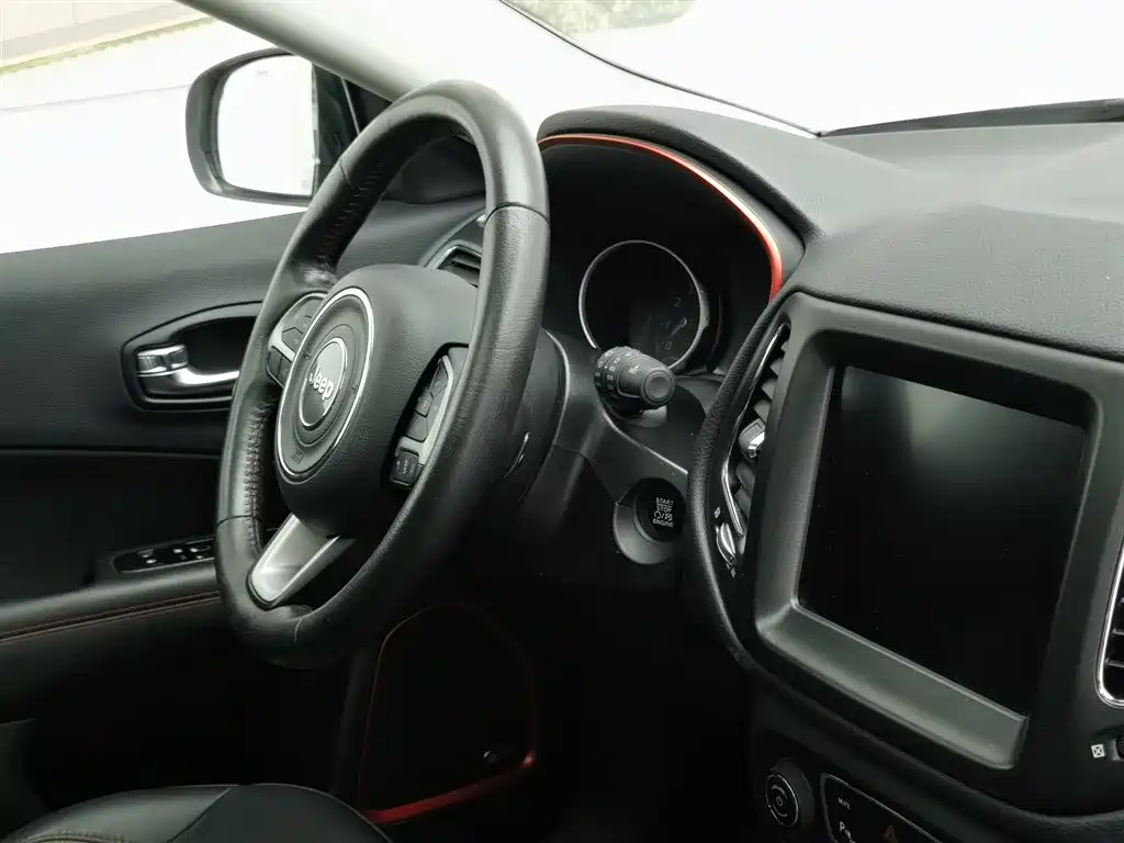 Jeep Compass 2017 — фото 22