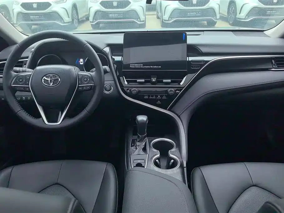 Toyota Camry 2023 — фото 12