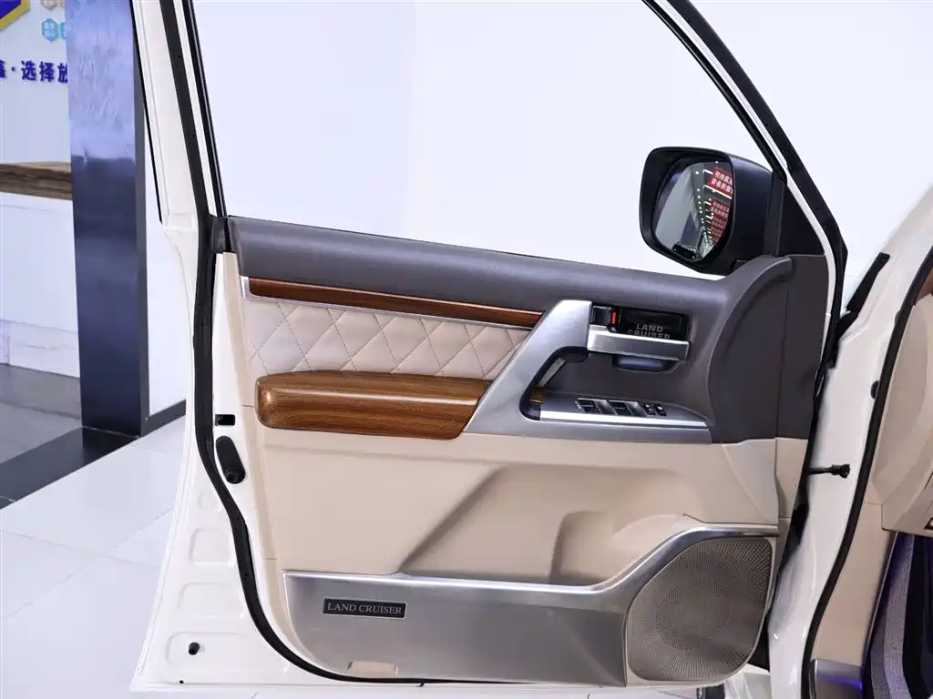 Toyota Land Cruiser 2019 — фото 18