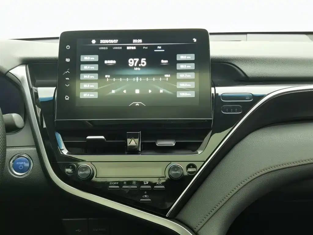 Toyota Camry 2023 — фото 12