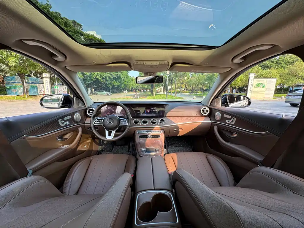 Mercedes-Benz E-Class 2019 — фото 11