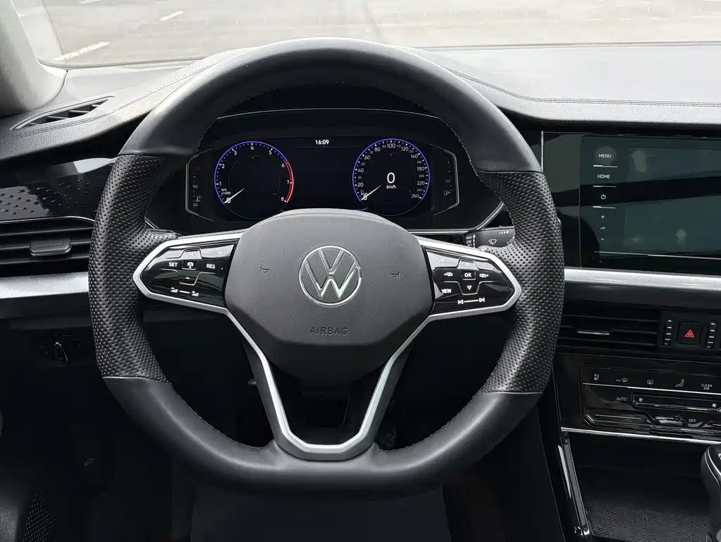 Volkswagen Passat 2024 — фото 11