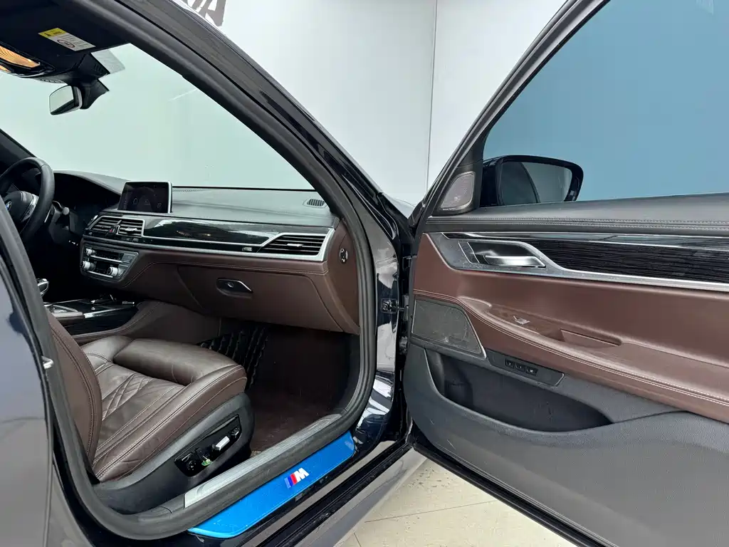 BMW 7 Series 2019 — фото 14